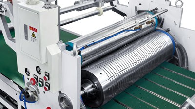 Window sticking machine will replace traditional artificial craft